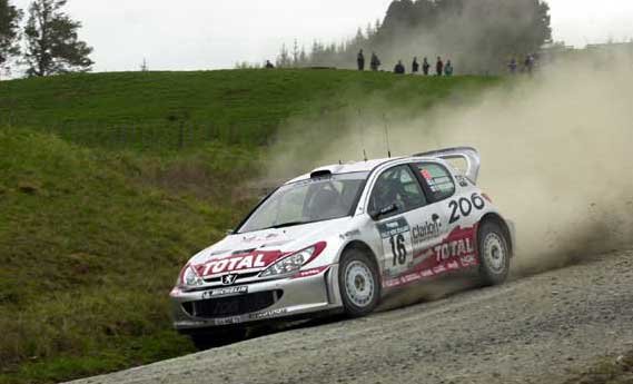 Ezúttal versenyben maradtak a Peugeot 206 WRC-k és pontokat szereztek a csapatnak. Rovanpera a dobogó harmadik fokára is felálhat