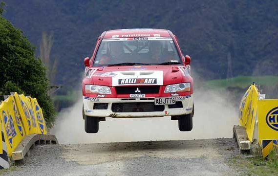 Nem érzékcsalódás ez valóban egy Lancer EVO VII-es, amellyel Geof Argyle - Stephen Smith páros indult el az A8-as géposztályban