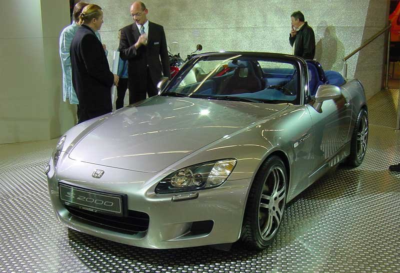 Erősebb motorral szerelték a kiállított S2000-est