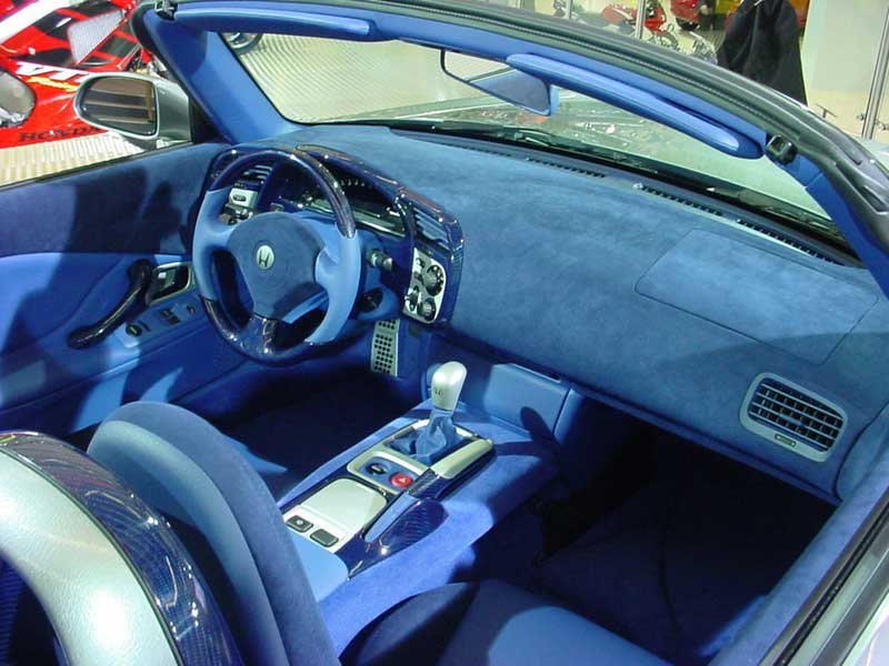 Kék nappa bőr borít szinte mindent a Honda roadsterében