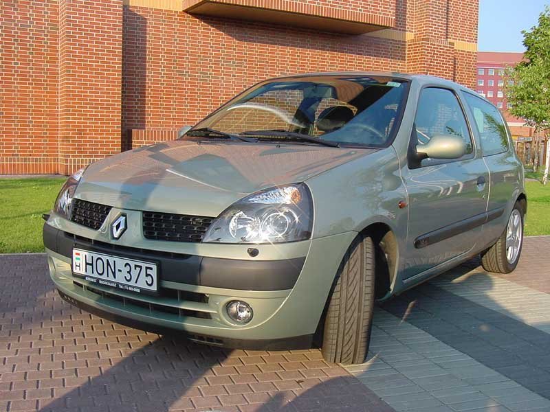 A Renault szerint a modellfrissítést megelőzően a design volt az a terület, ahol a Clio elmaradt a fő konkurensnek tartott Peugeot 206-ostól