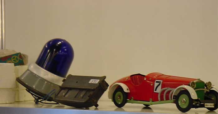 10595_83573_1000x700.jpg | Vezess | Vezess 55 000 forintért kelt el a Märklin játékautó replikája. A kék fény 14 000 forintot ért meg új tulajdonosának