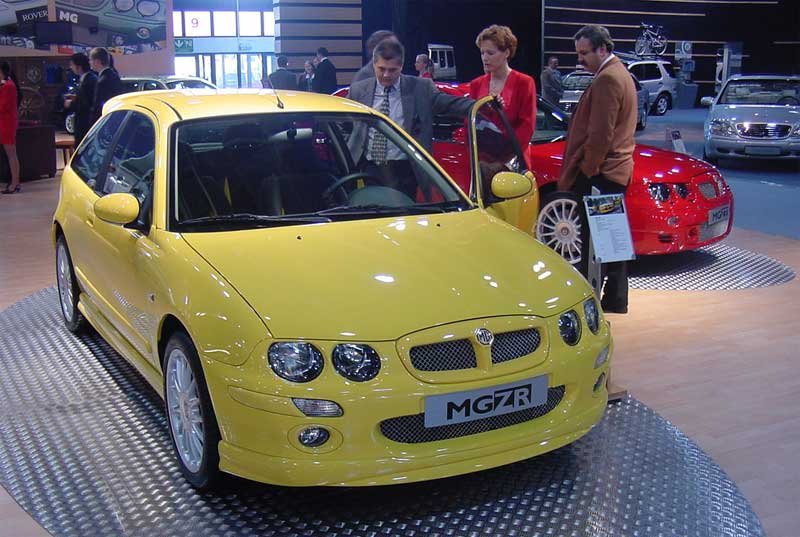 7,4 másodperces gyorsulásával veri a GTI-ket az MG ZR. Ára 5,5 millió forint