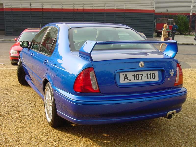 A ZS alapára 7,1 millió forint teljes felszereltséggel, 177 lovas V6-os motorral