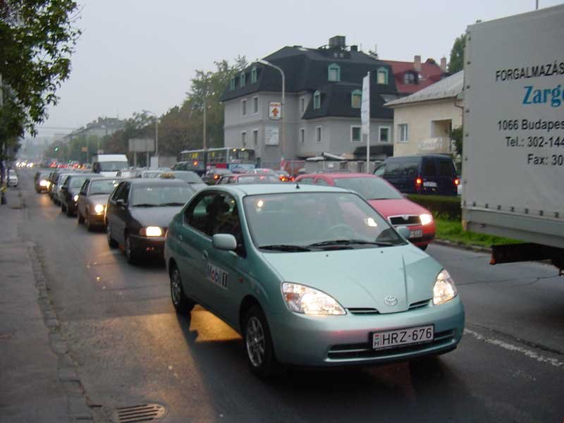 Hihetetlen: minél nagyobb a dugó, annál kevesebbet fogyaszt a Prius