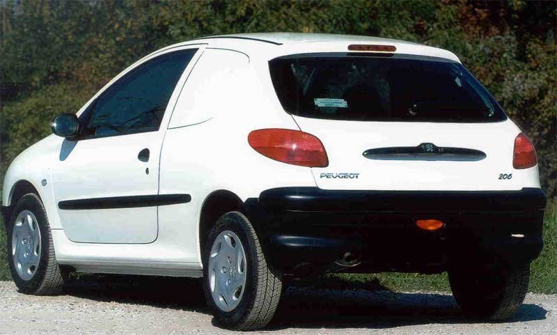 10615_83644_1000x700.jpg | Vezess | Vezess 1.9 literes szívódízellel is kapható a dobozos 206-os, ára kétmillió forint körül várható