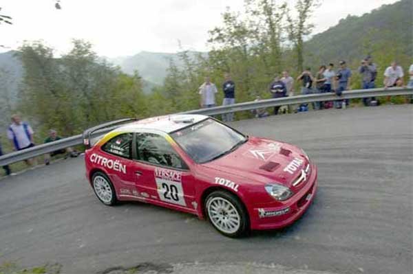 10655_83716_1000x700.jpg | Vezess | Vezess A képen Loeb a Citroen Xsara WRC-vel edzés közben, remek teljesítménye jutatta az A8-as géposztályba