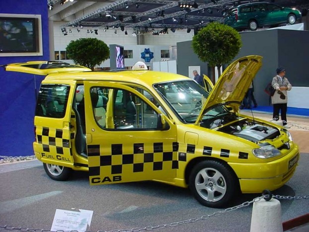 Üzemanyagcellás Peugeot taxi