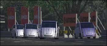 Nehéz eldönteni melyik Toyota pod áll hátal, és melyik szemben