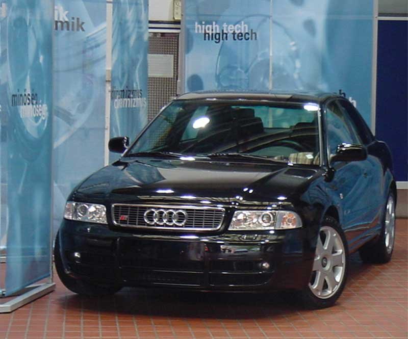 S4-es Audi a Műszaki Egyetemnek 