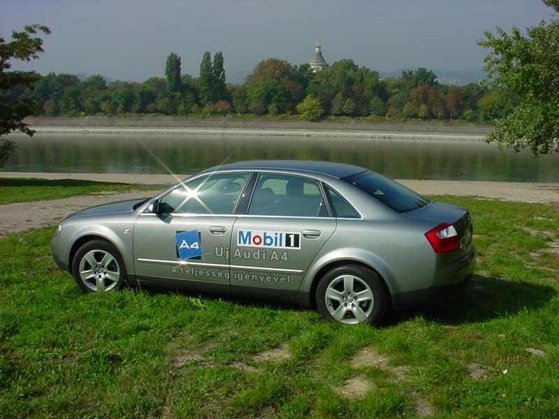 Nagyon jól fogja az utat az A4 futóműve, sportos vezetésre csábítva a sofőrt