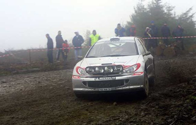 Richard Burns a 2001-es rali világbajnok 7 Harri Rovanpera egész éveben remekül teljesített, nagyban hozzájárult, hogy a Peugeot 2000 után idén is világbajnok lett