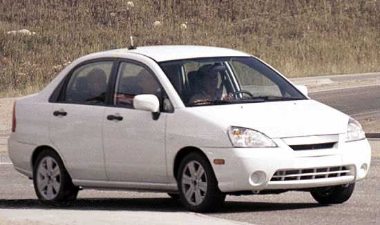 Új alsó középkategóriás Suzuki 2003-ban