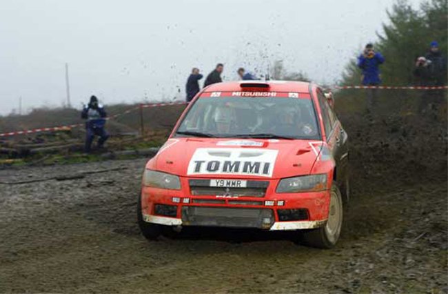 McRae az élen a Brit Ralin 5 Tommi Makinen csak a tizennyolcadik helyen futott célba