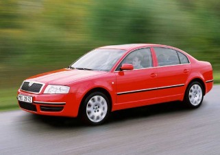 Thomas Enge Forma-1-es pilóta már tesztelte a Skoda Superbet