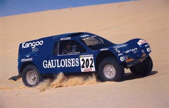 Dízel Kangoo-val akar nyerni Schlesser a Párizs-Dakaron