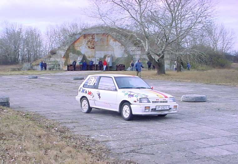 A kis Suzukiknak nagyon feküdt a pálya vonalvezetése, nem csoda hogy a legjobb időket autózták velük