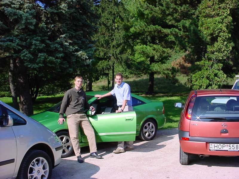 Ez aztán az öröm: három tesztautó egyszerre