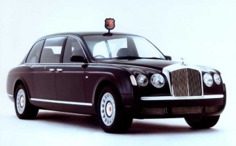 Királyi Bentley az angol királynőnek