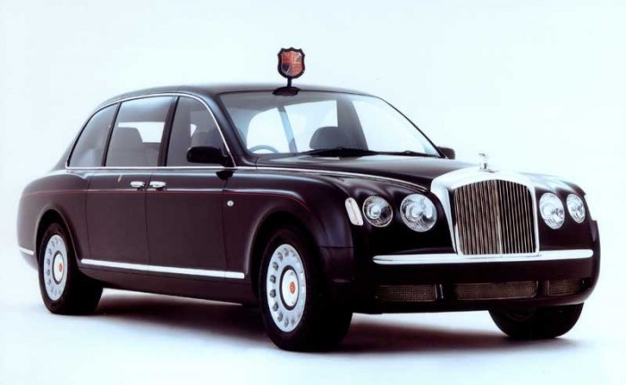 Királyi Bentley az angol királynőnek