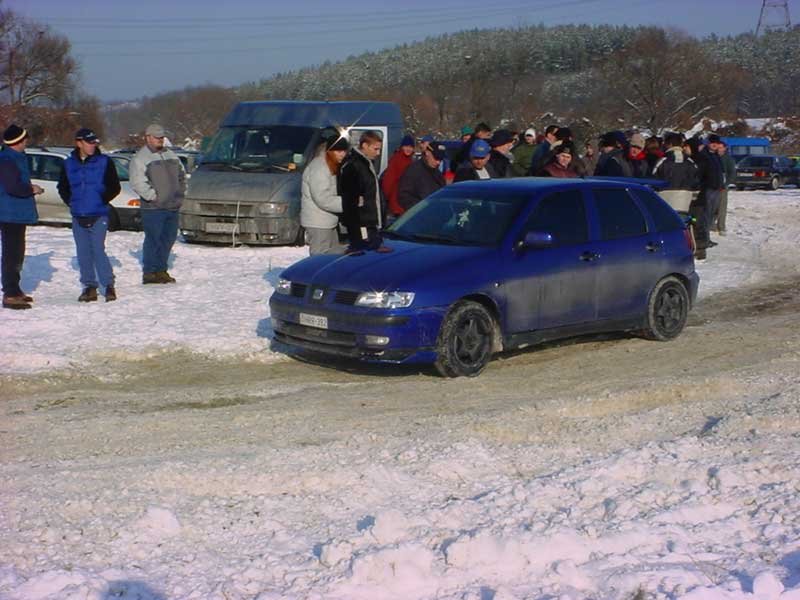 Most sem volt hiány szép autókban és fanatikus szurkolókban