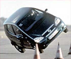 8881_78091_1000x700.jpg | Vezess | Vezess A Mercedes A-osztály felborításával vált híressé a Teknikens Varld és a jávorszarvas teszt. A Mercedes-Benz igen jól kezelte a problémát