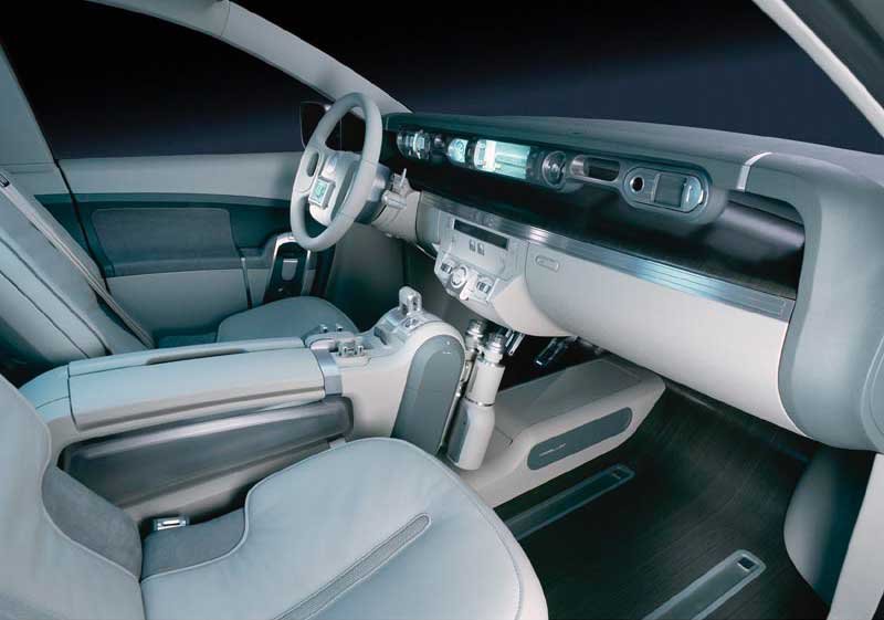 A belső térben úgy tűnik, mintha lebegnének a kezelőszervek