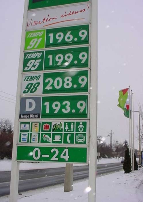 Minimális volt az eltérés a budai és a balatoni MOL-töltőállomás árai között, a 71-es út melletti javára