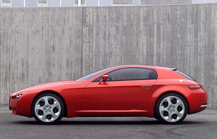 A motort orr-középmotorként építik be