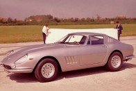 A frontmotoros 275 GTB4 268 km/órás sebességre volt képes