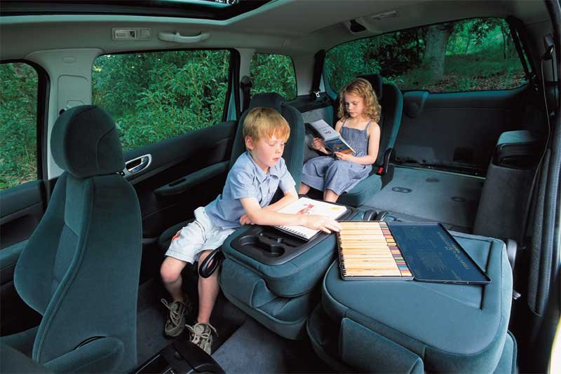 10399_83074_1000x700.jpg | Vezess | Vezess Mindhárom középső utasnak önálló ülés jut