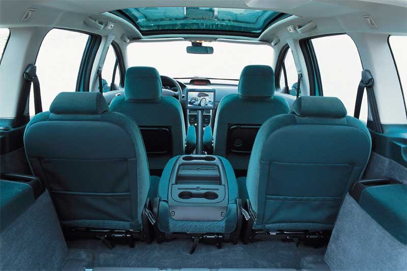 10399_83075_1000x700.jpg | Vezess | Vezess A középső sor lehajtható, eltolható, kivehető ülései várhatóan nagyon kényelmesek lesznek