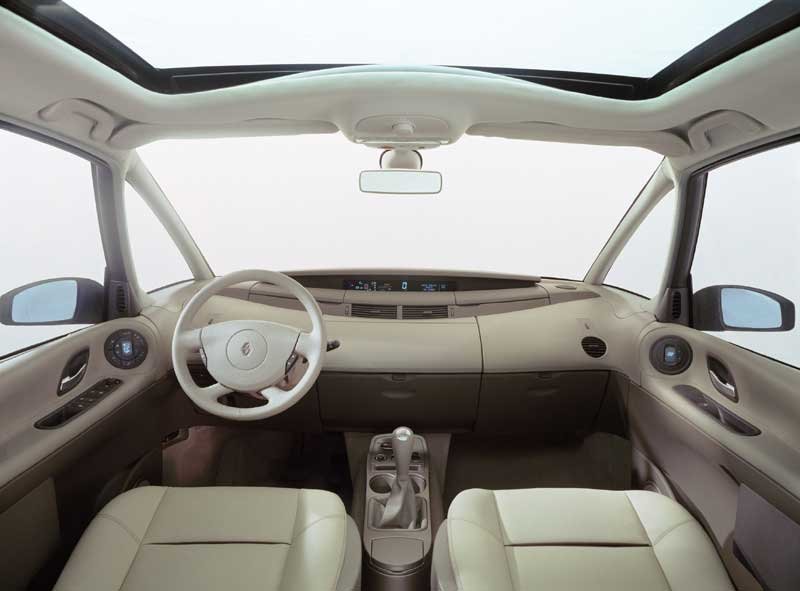 Az előző Espace ergonómiája és térkihasználása kivételesen jó volt, így ezen nem változtatnak