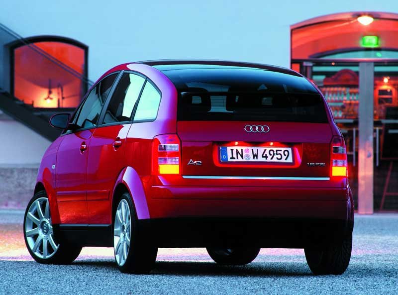 Az Audi A2 az 1,6 literes FSI motorral átlagosan 5,9 liter benzint fogyaszt 100 kilométeren