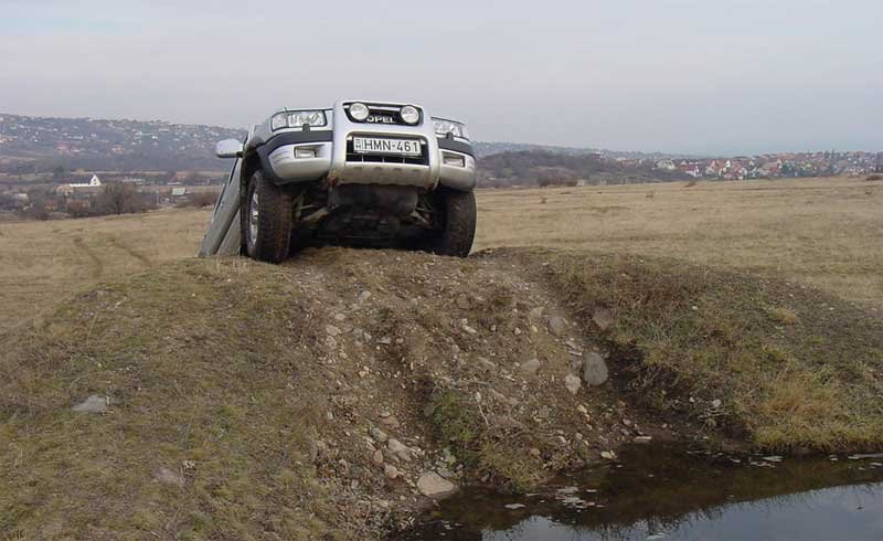 8703_77454_1000x700.jpg | Vezess | Vezess Nem szégyen kiszállni és gyalog megnézni, mi van a bucka mögött