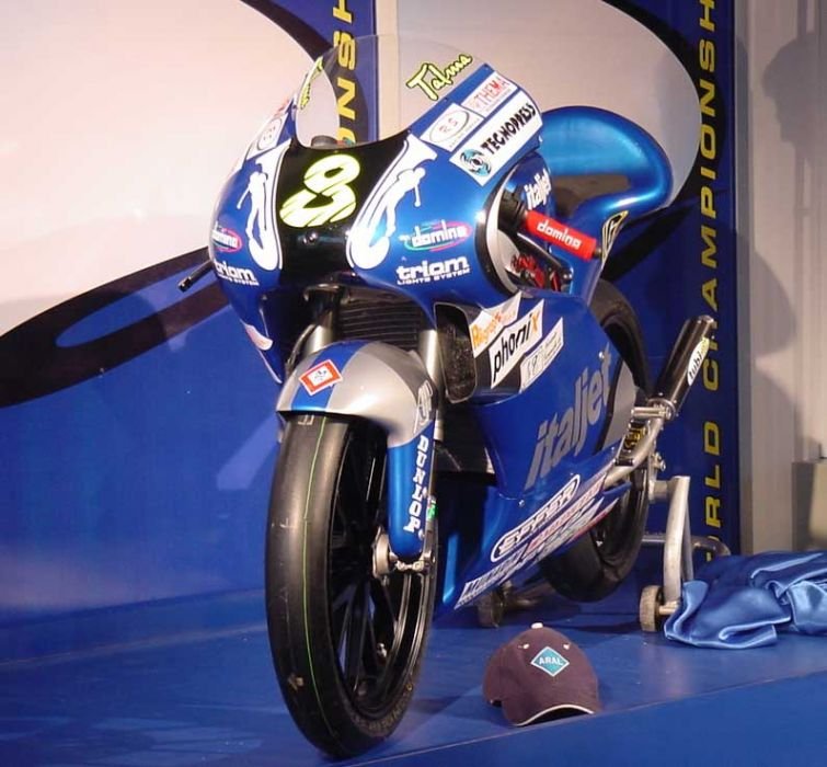 125 köbcentiből 50 lóerő 13 000-nél: a literteljesítmény gigászi, 400 lóerő