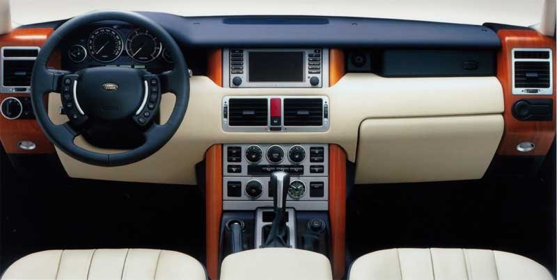 A belső térben is látszik, hogy lord maradt a dzsipek között a Range Rover