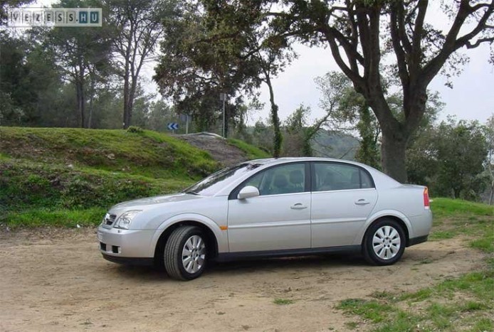 Opel Vectra  – Új motorok és karosszériaváltozatok jövőre