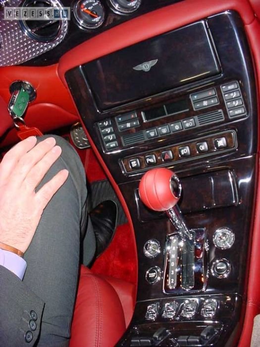 Hármas Bentley  Aston Laguna