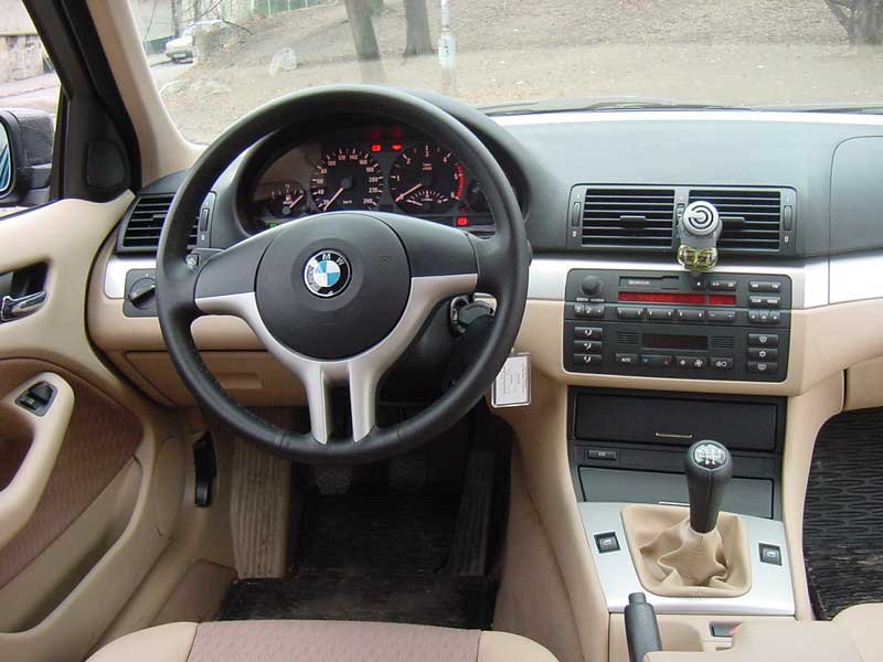 Bentleyben is lehetne, de egy BMW-t fotóztunk: a légkondicionáló a 318d-ben