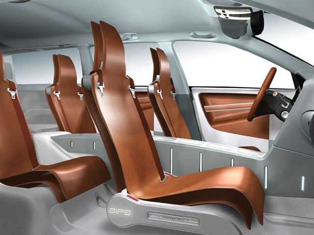 Az utastér 2+2 üléses