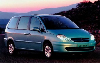 Genfben debütál a Citroën C8-as