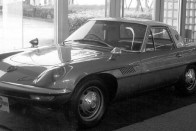 A Mazda 1961-ben vette meg a forgódugattyús motor jogait. A Mazda Cosmo Sport volt a második szériaautó Wankel-motorral