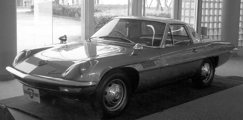 A Mazda 1961-ben vette meg a forgódugattyús motor jogait. A Mazda Cosmo Sport volt a második szériaautó Wankel-motorral