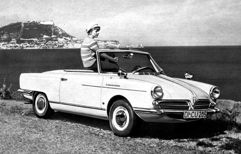 Az NSU mutatott be elsőként sorozatgyártású Wankel-motoros autót, de a debütálásakor félkész autó sorozatgyártása csak egy évvel később, 1964-ben kezdődött meg