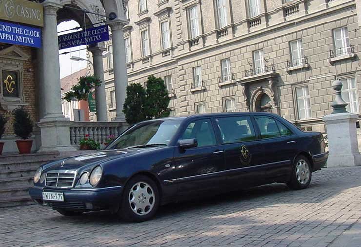 Limuzint vezettem 7 A 3,2 literes, V6-os motor 224 lóerős