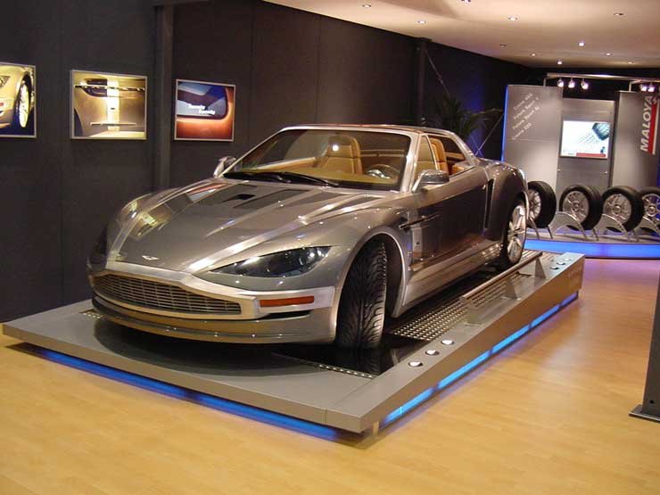 A Giugiaro tervezete Aston Martin 2020 tanulmányautóra is Ultrac gumikat szereltek