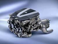 Az 5,5 literes V12-es motor teljesítménye 550 lóerő, maximális nyomatéka 900 Nm
