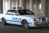 V8-as Ford rendőrautó-tanulmány
