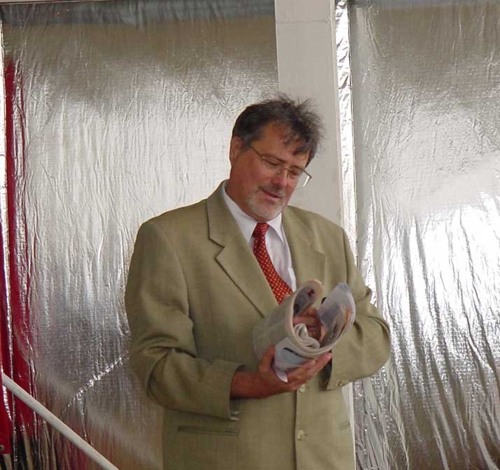 Az alapkő többek között újságokat tartalmazott